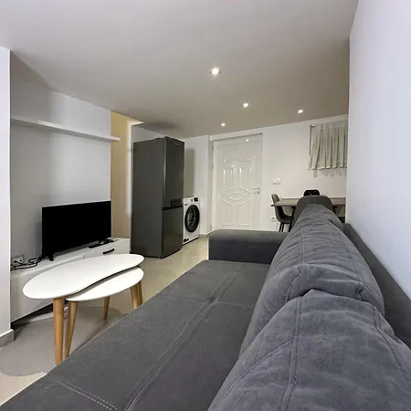 Select 2 ティラナ