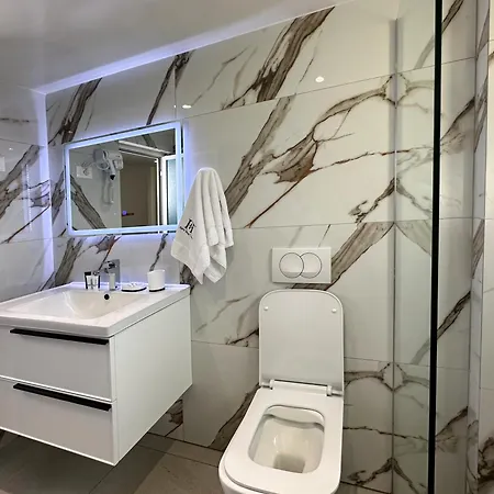 Select 2 Тирана