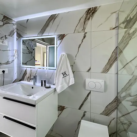 Select 2 ティラナ